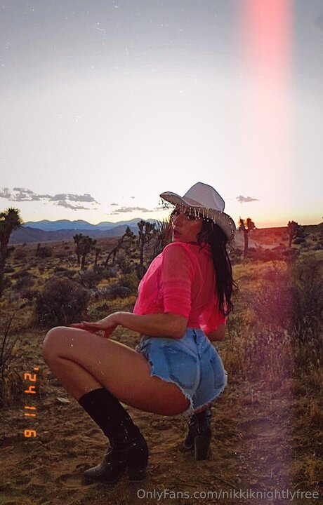 Nikkiknightlyfree naked model images
