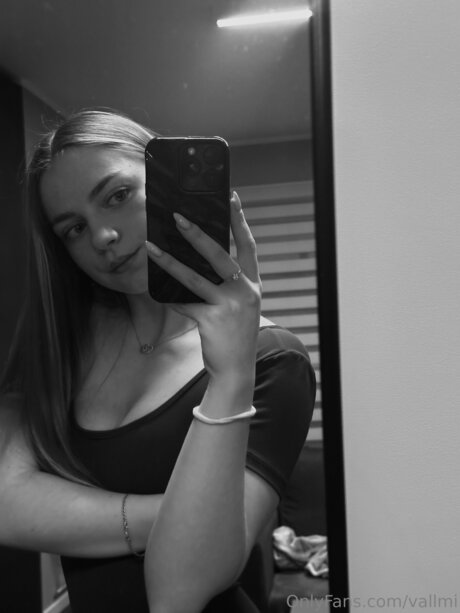 Vallmi pretty pornstar pic