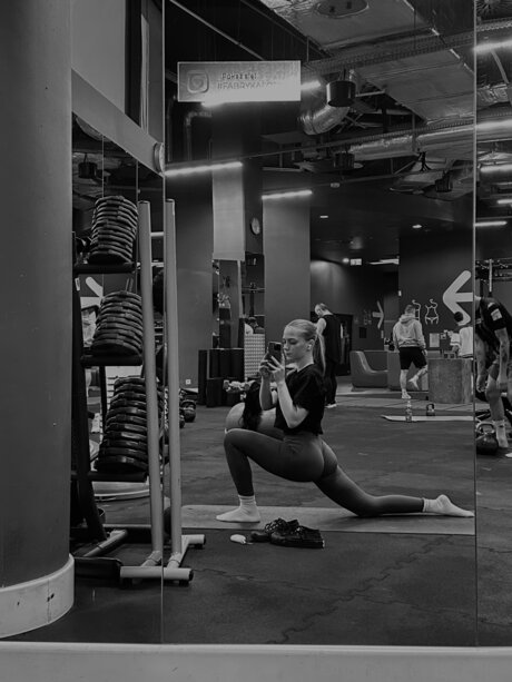 Vallmi top model photo