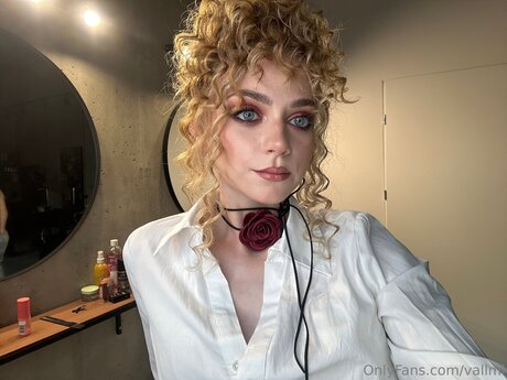 Vallmi naked model gallery