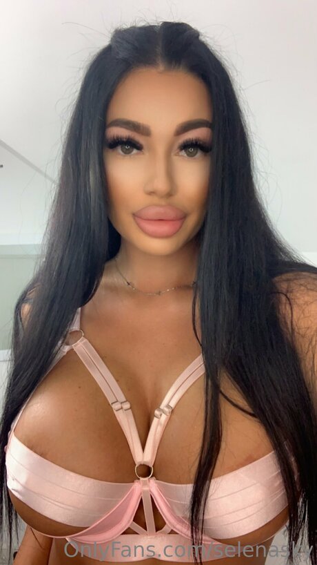 Selenasky pornstar sexy photo