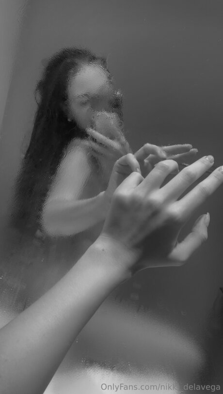 Nikki Delavega pretty model galleries