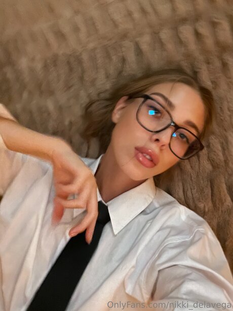 Nikki Delavega model pretty pic