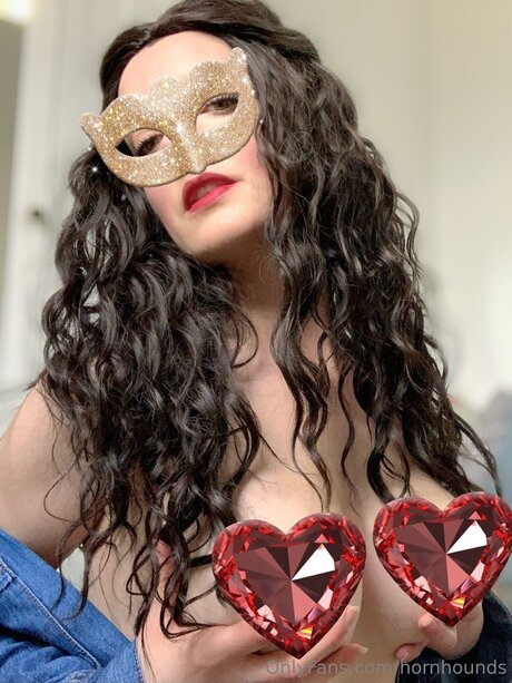 Hornhounds star nude gallery