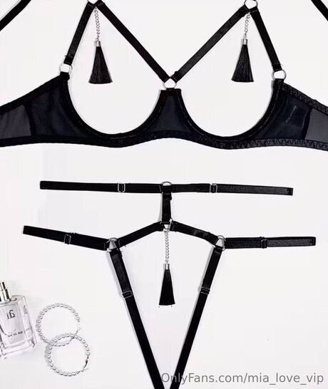 Mia Love Vip star naked picture