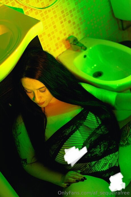 Af Sequeirafree nude actress photo