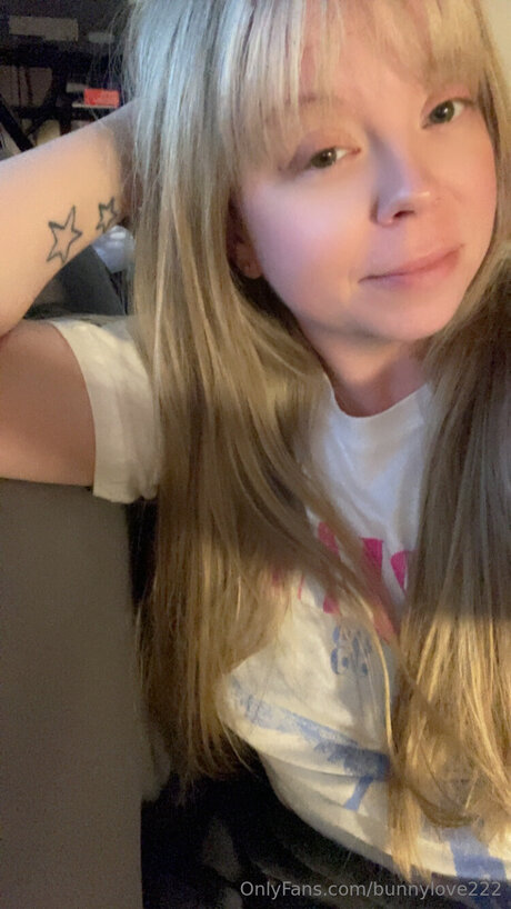 Bunnylove222 pornstar naked image