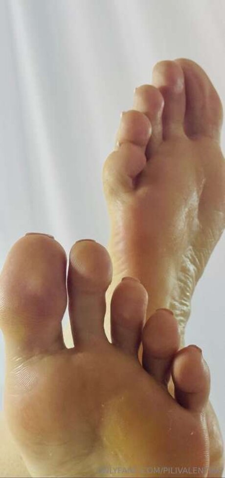 Pilivalentine model free photo