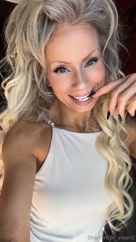 Lil Vixen2 pornstar pretty picture