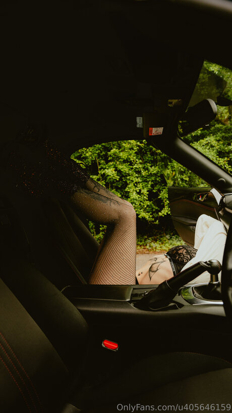 U405646159 art model picture