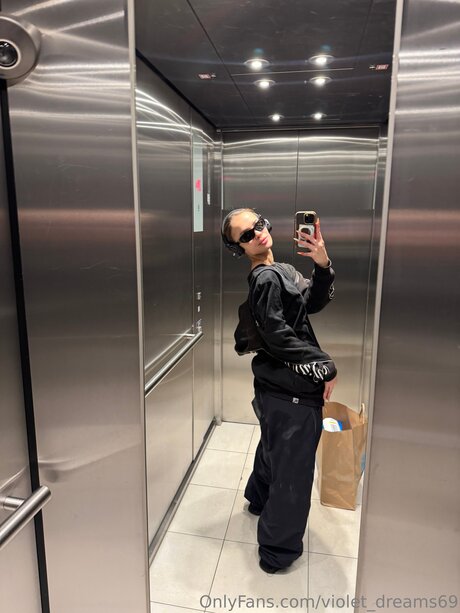 Violet Dreams69 adult actress image