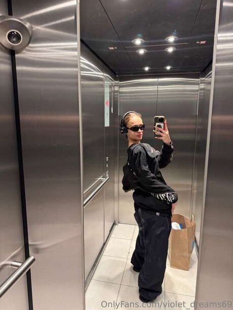 Violet Dreams69 pornstar top pictures