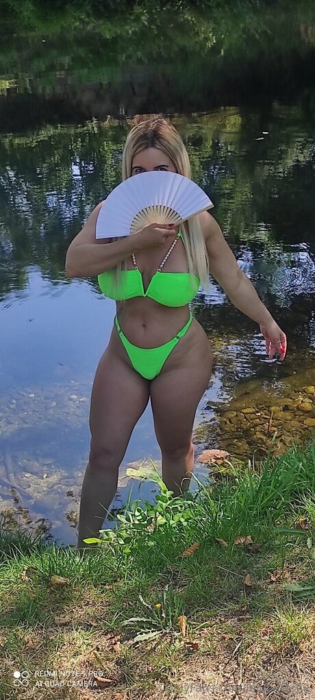 Lulubuterfly naked star pic