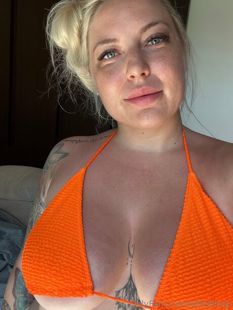 Ellitellivip model adult photo