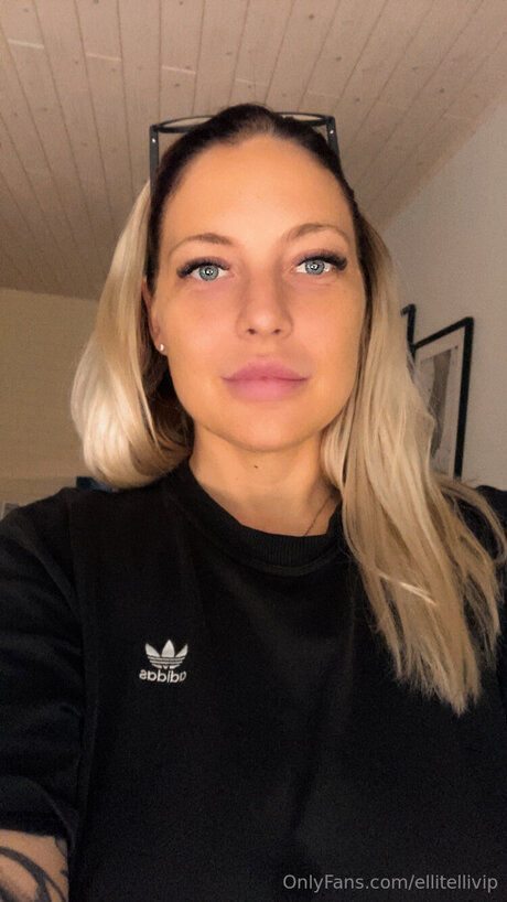 Ellitellivip star nude photos