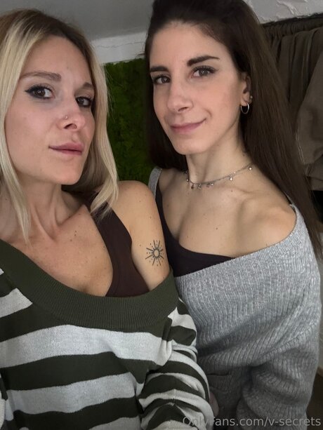 V Secrets sexy model gallery