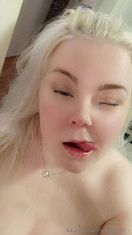 Henksumfree pretty pornstar image