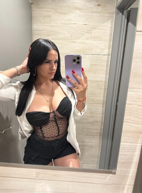 Selenasmilesalways pornstar free photo