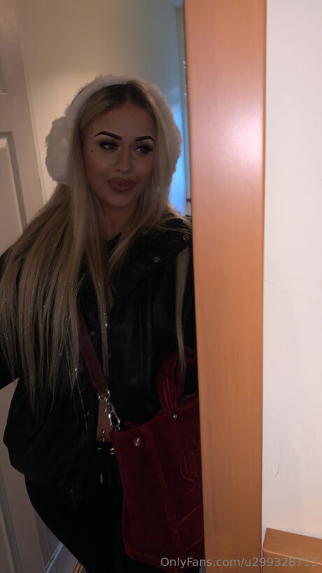 U299328713 nudes model images