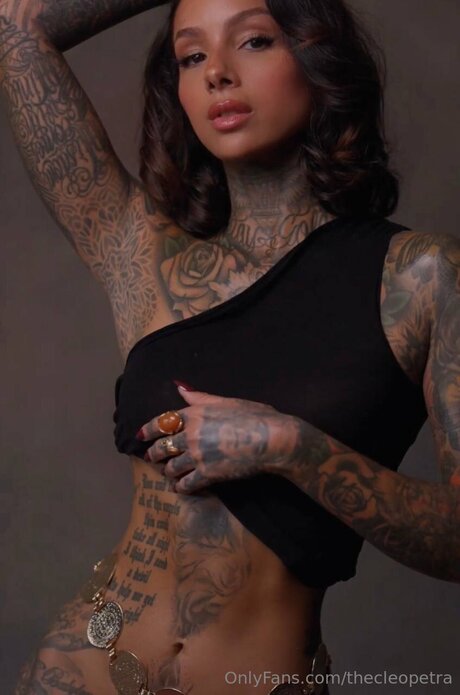 Thecleopetra model naked galleries