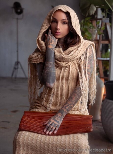 Thecleopetra pornstar nude photos