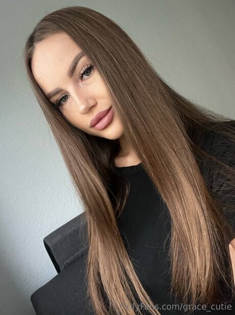 Grace Cutie hot model picture