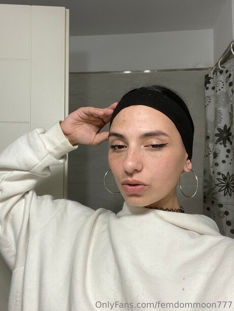 Baddieluna777 porn star photos