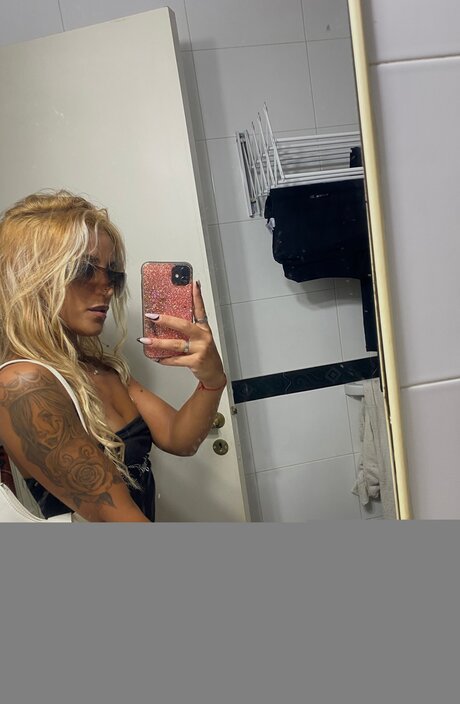 Emilydreamsss erotic pornstar archive