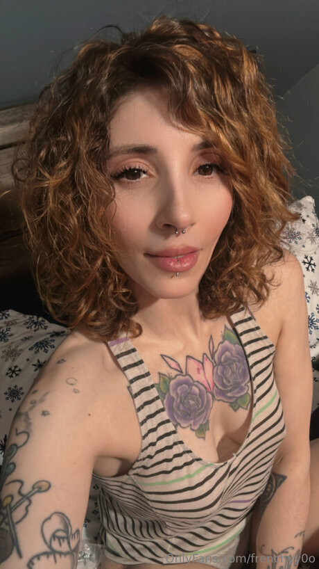 Frenchyy0o erotic pornstar gallery