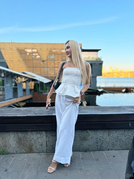 Liaju Dm erotic pornstar img