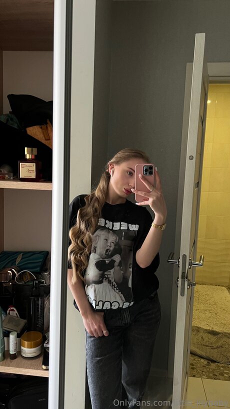 Little Lilybaby pornstar nudes photos