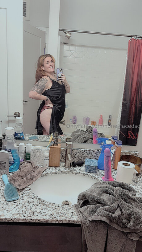 Honeylacedsd sexy pornstar image