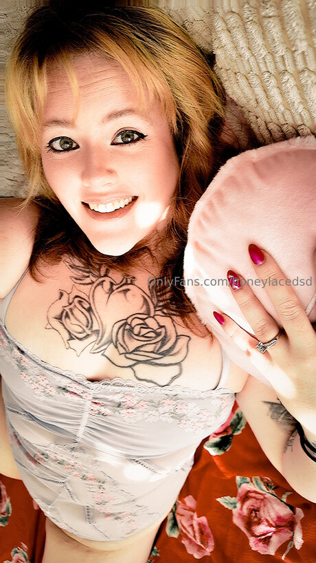 Honeylacedsd sexy model img