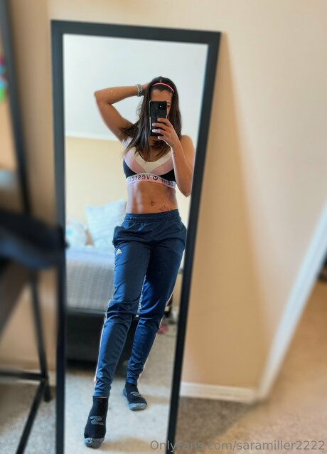 Saramiller2222 erotic star image