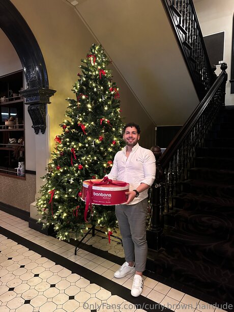 Curly Brown Hairdude nudes star photo