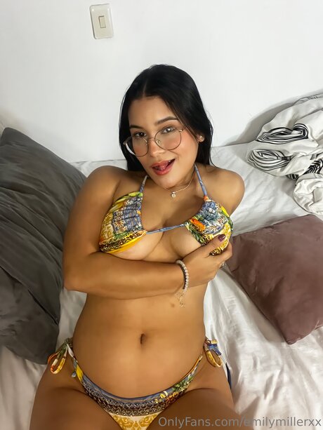 Emilymillerxx pretty actress image