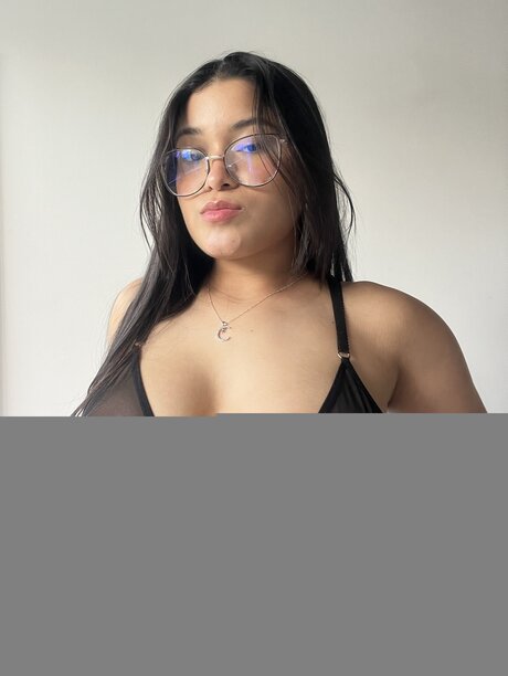 Emilymillerxx model top picture