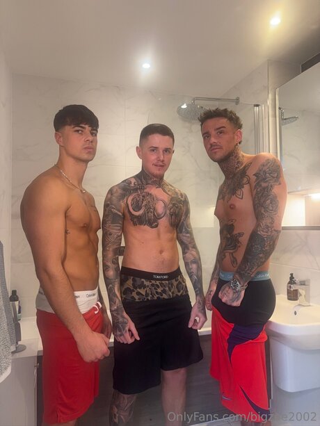 Bigzee2002 hot model photos