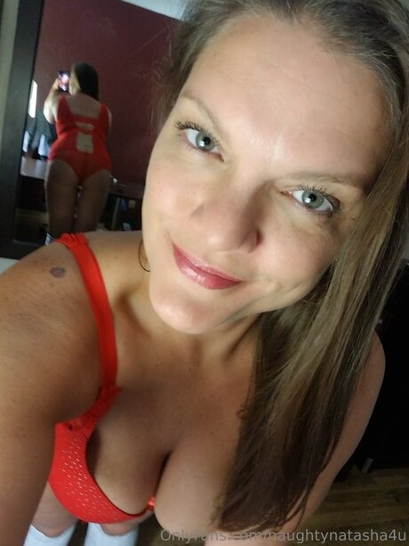 Naughtynatasha4u nude model pics