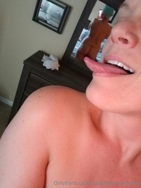 Naughtynatasha4u hot pornstar photo