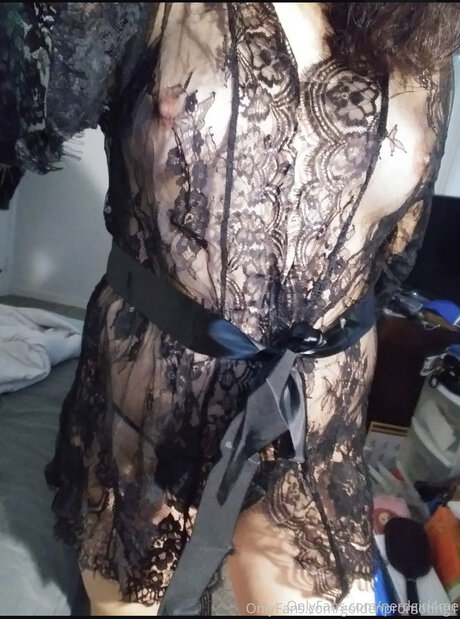 Goldenpromoting1 perfect model picture