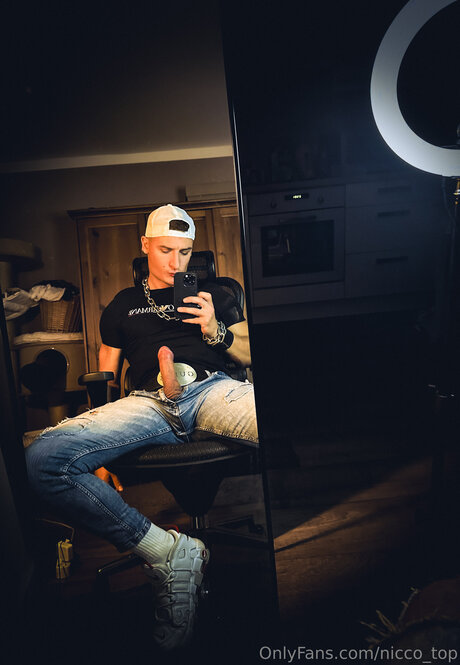 Nicco Top star pretty pic