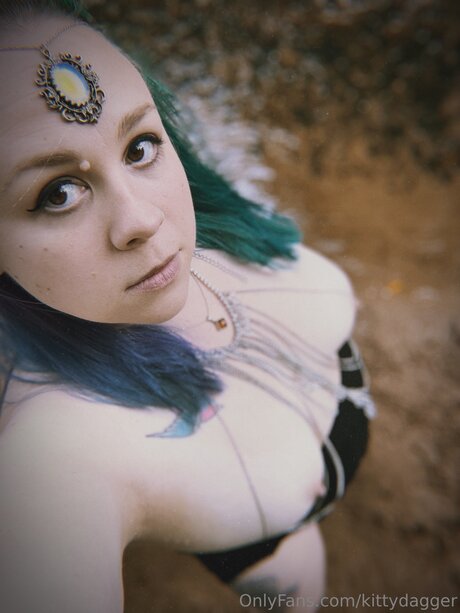 Kittydagger beautiful model img