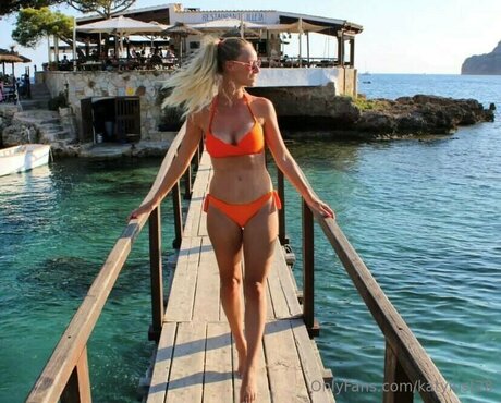 Katylust28 model pornographic gallery