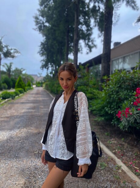 A Adelina top star img