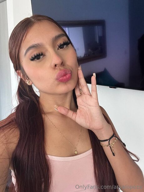 Aryalopezx sex model photos