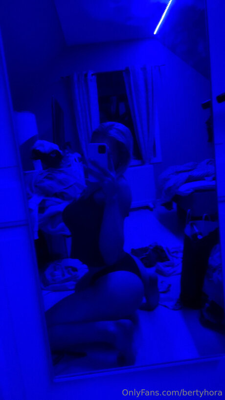 Bertyhora pretty actress photo