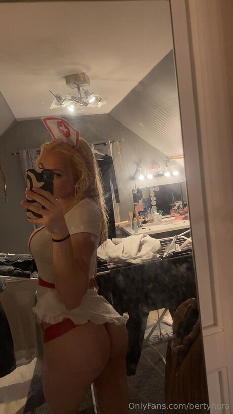 Bertyhora pornstar perfect photos