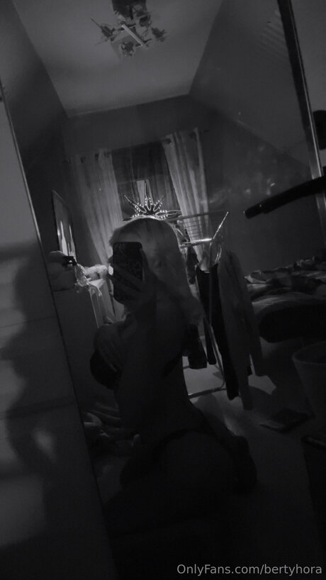 Bertyhora pretty actress photos