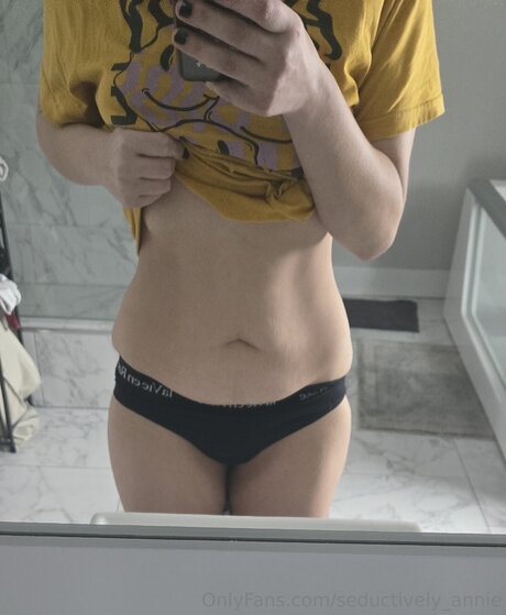 Seductively Annie star nude pics